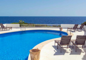 Elegante villa en primera línea de mar en S Algar, Menorca